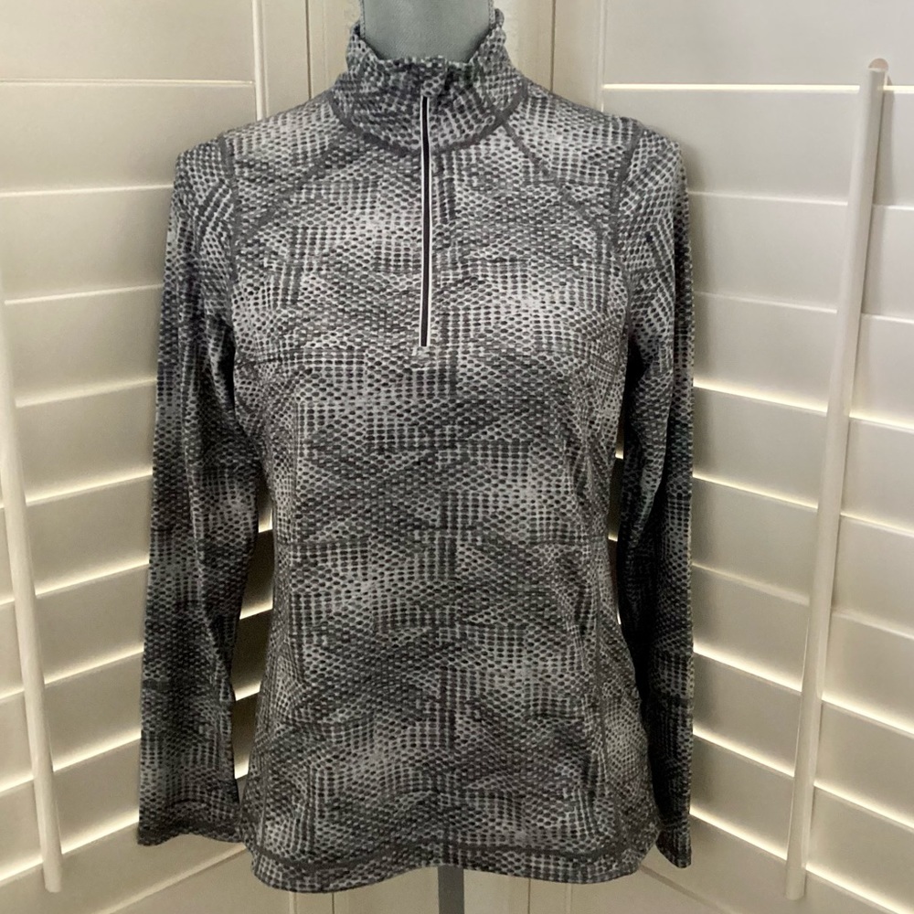 Signature Women’s‎ Gray Quarter Zip Top SIZE MEDIUM